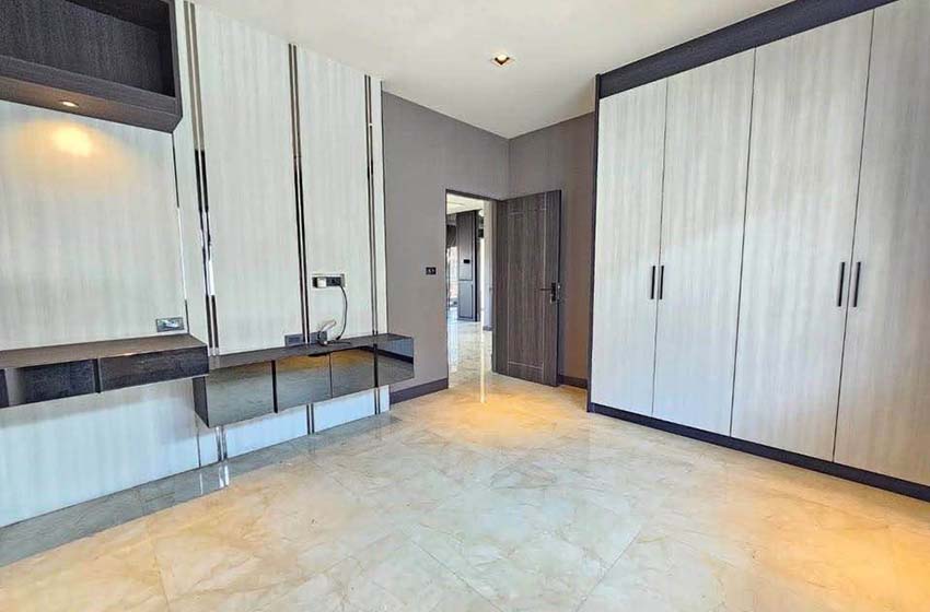 House with Shared Pool in Chaengwattana (near Nichada Thani) 